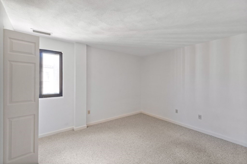 1600 Massachusetts Ave, Harvard Square