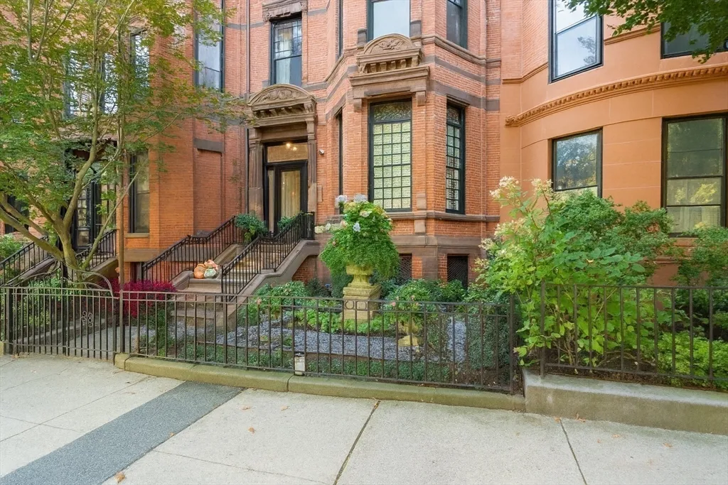 288 Commonwealth Ave, Back Bay