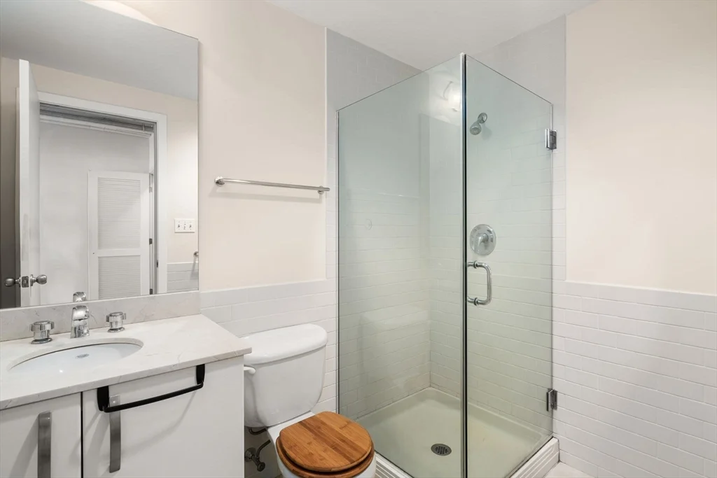 210 South St, Leather District