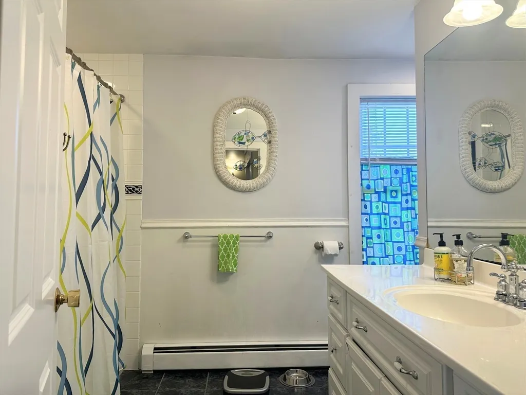 1 Pigeon Hill Ct, Rockport