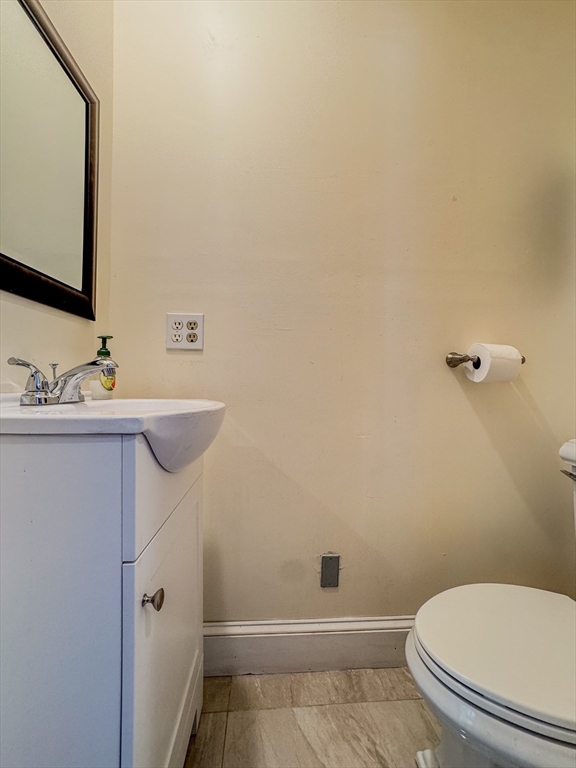 18 Albion Rd, Quincy