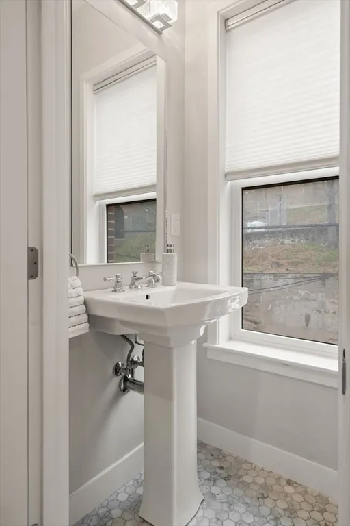 174 Fisher Ave, Mission Hill