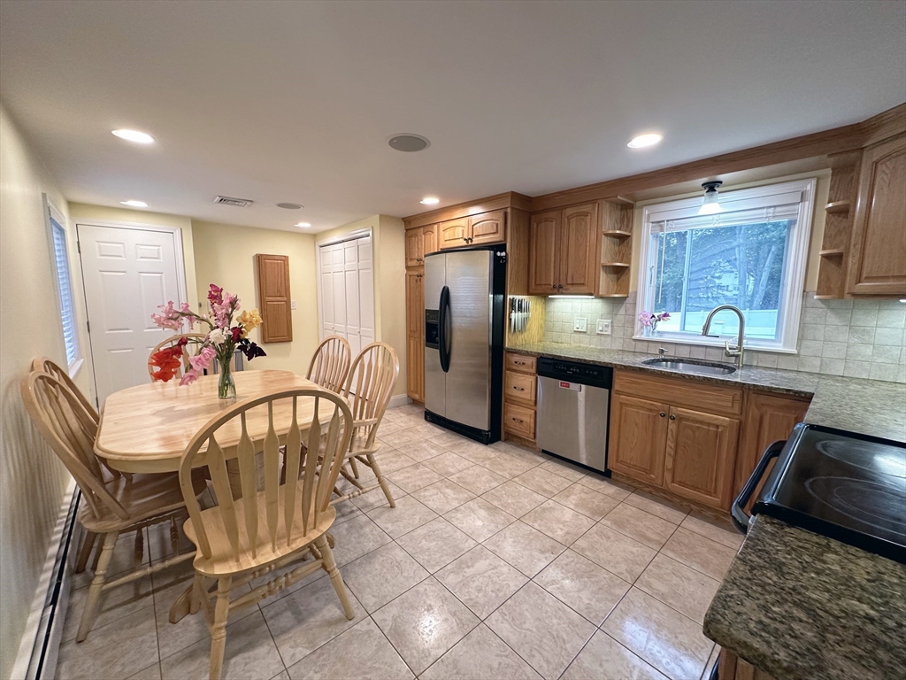 15 Wayland Rd, Wakefield