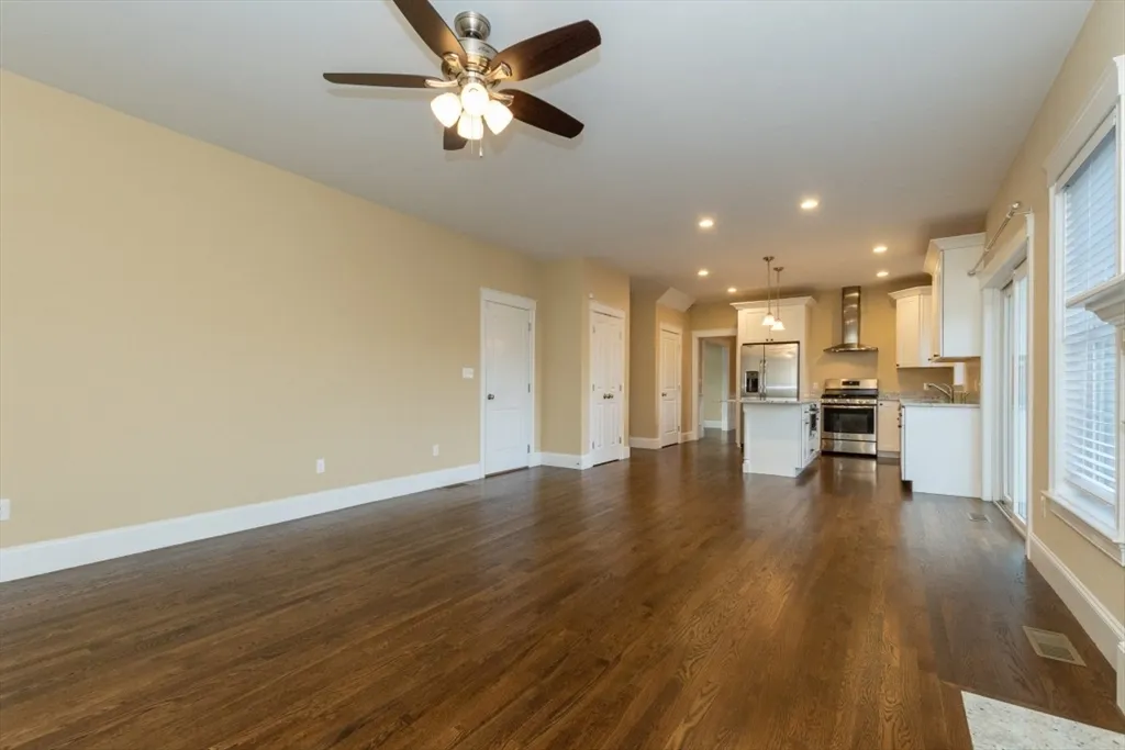 15 Hialeah Ln, Framingham