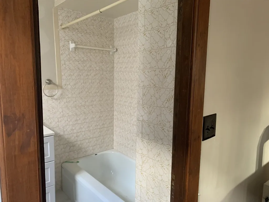 347 Lawton St, Fall River