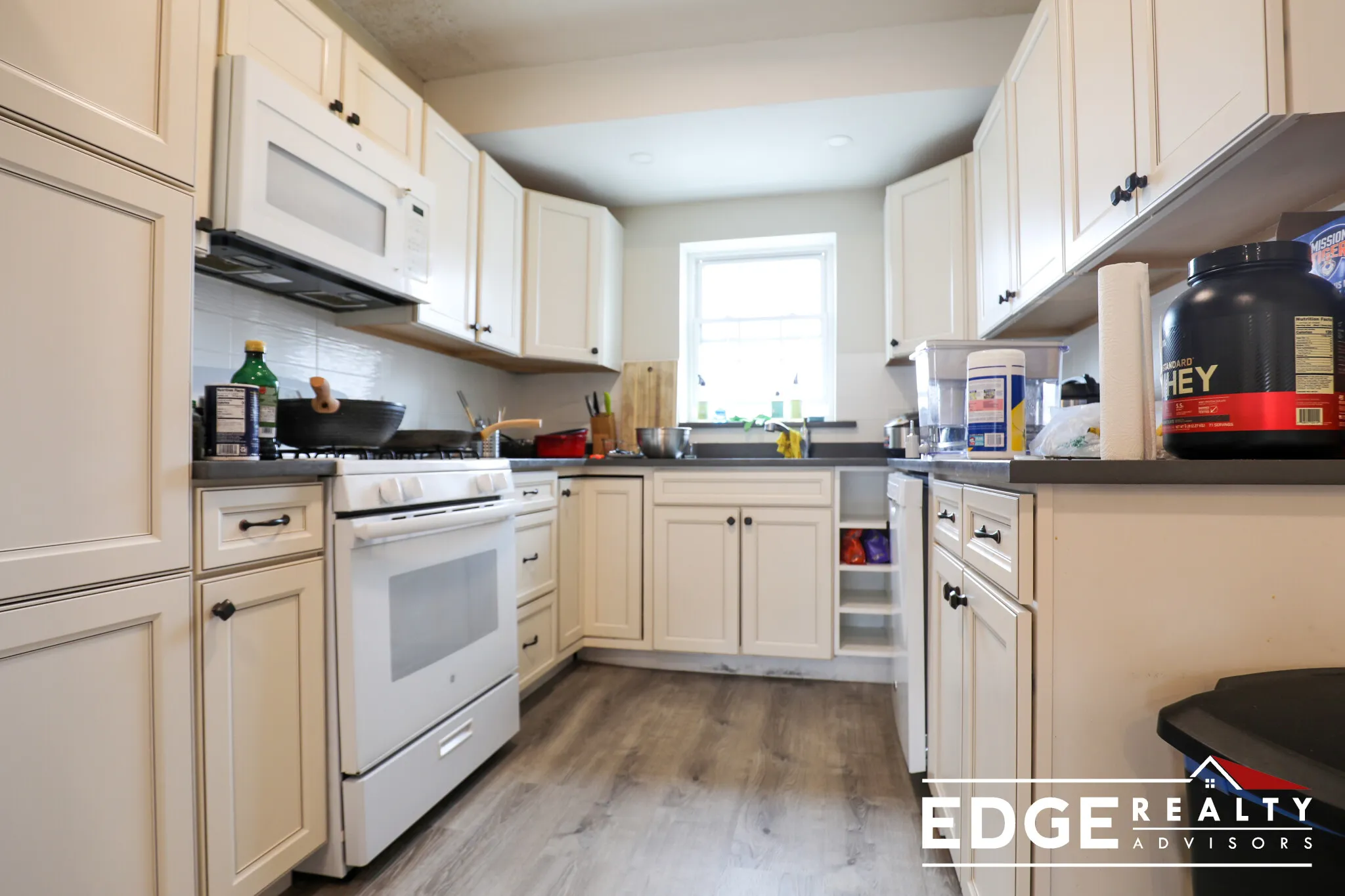 204 Lake Shore Rd, Oak Square