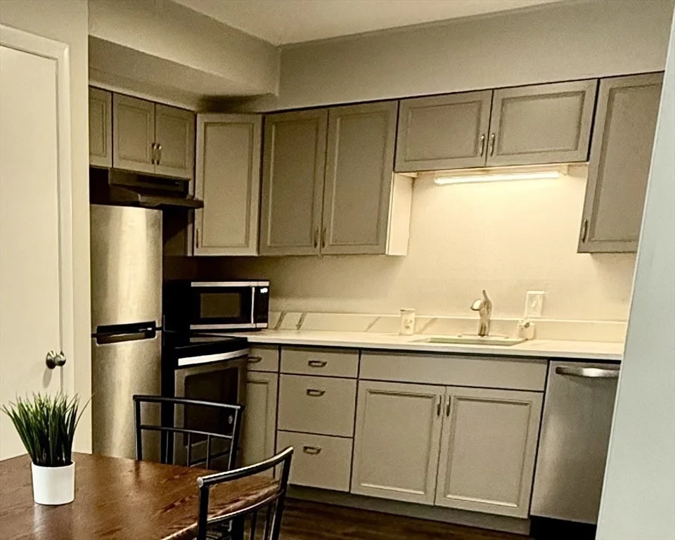 Studio bed, 1 bath apartment for rent at 64f Beacon Unit 64f, Burlington — photo 8 of 22