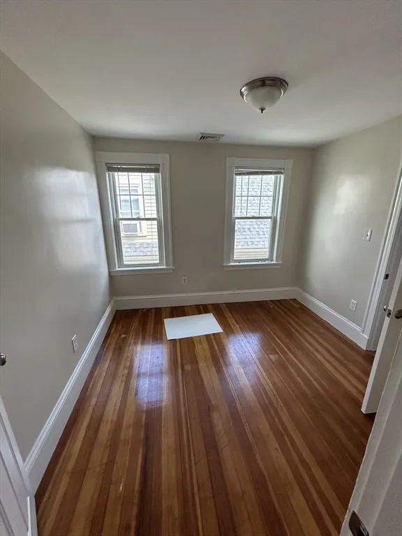 55 Simpson Ave, Tufts