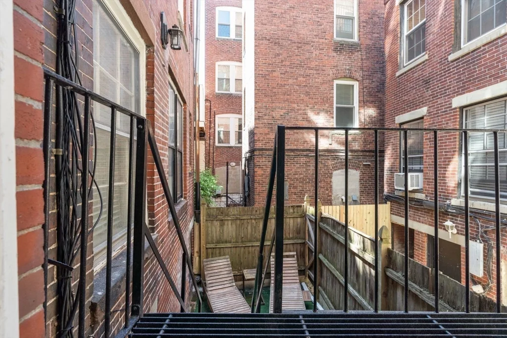 62 West Cedar St, Beacon Hill