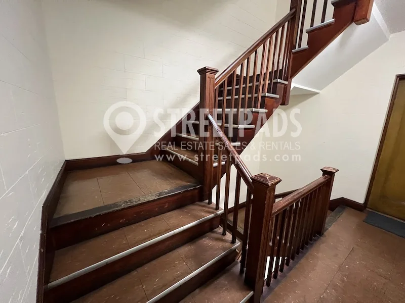 1139 Beacon St, Longwood