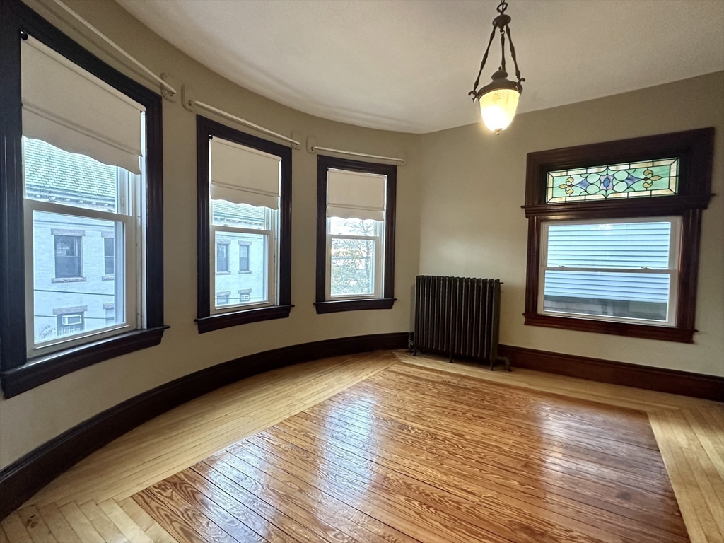 256 Maple St, Fall River