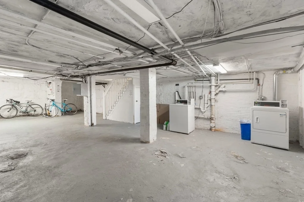 62 West Cedar St, Beacon Hill