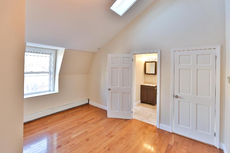 82 Bremen St, East Boston