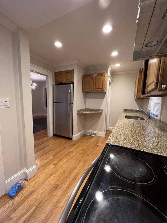 162 E Side Pkwa, Newton