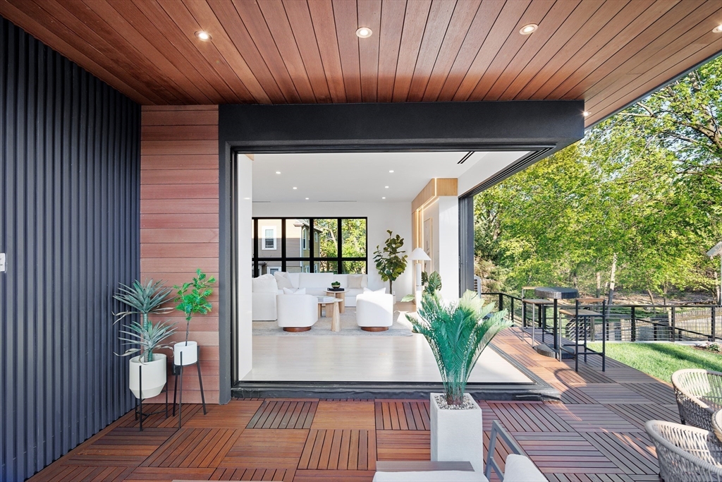 90 Auburndale Ave, Newton