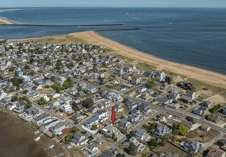 8 44th, Plum Island