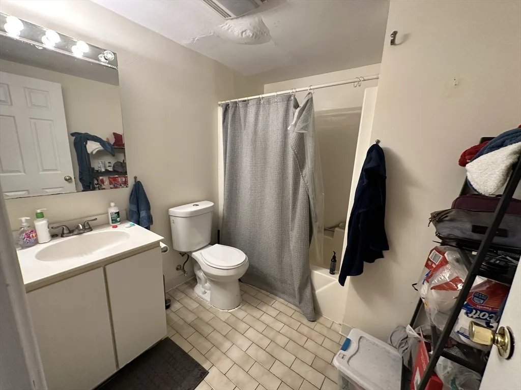 108 Gainsborough St, Fenway