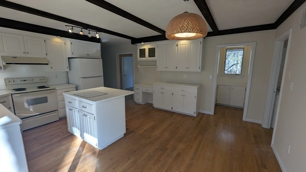 10 Sherwood Ave, Foxboro