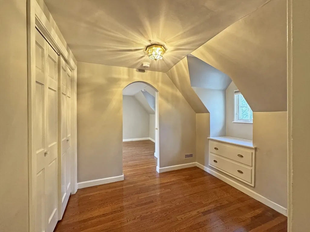 280 Quinobequin Rd, Waban