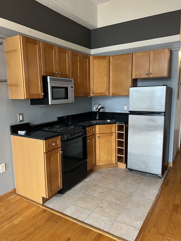 12 Stoneholm St, Fenway