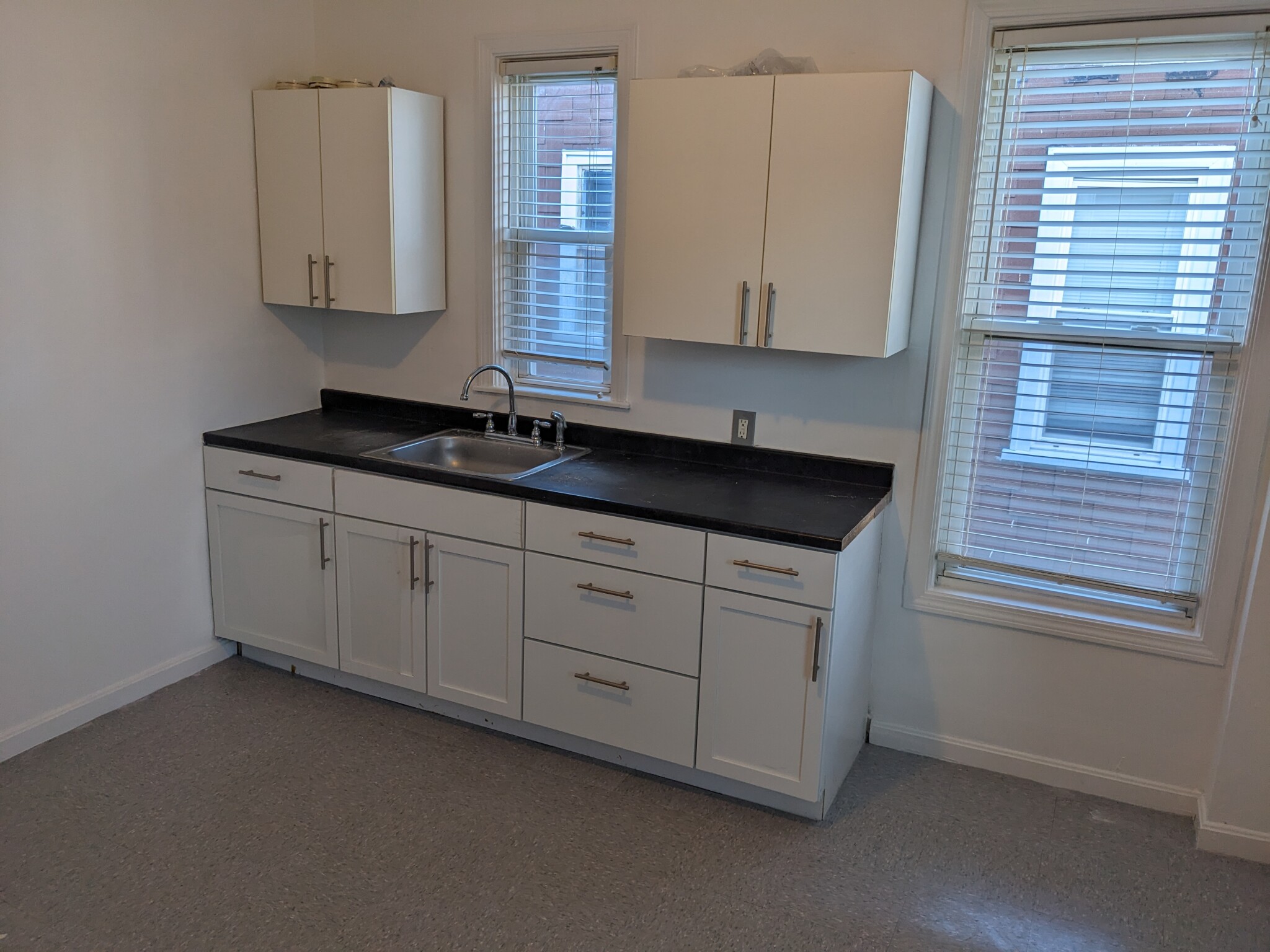 12 Kensington St, Roxbury