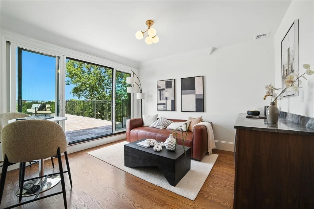 197 Winchester St, Coolidge Corner