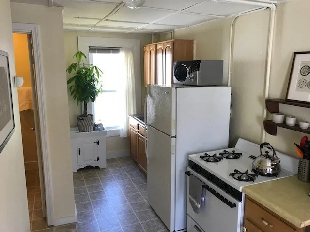 697 Main St, Amherst