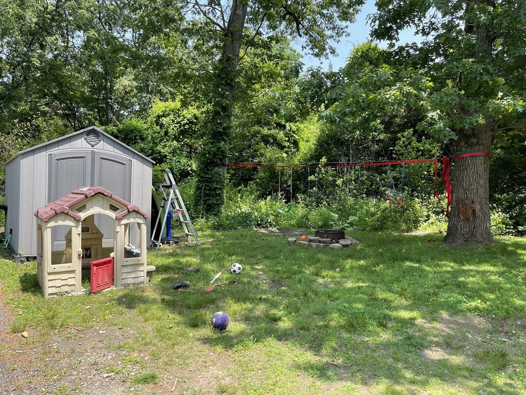 11 Elderberry Dr, North Easton