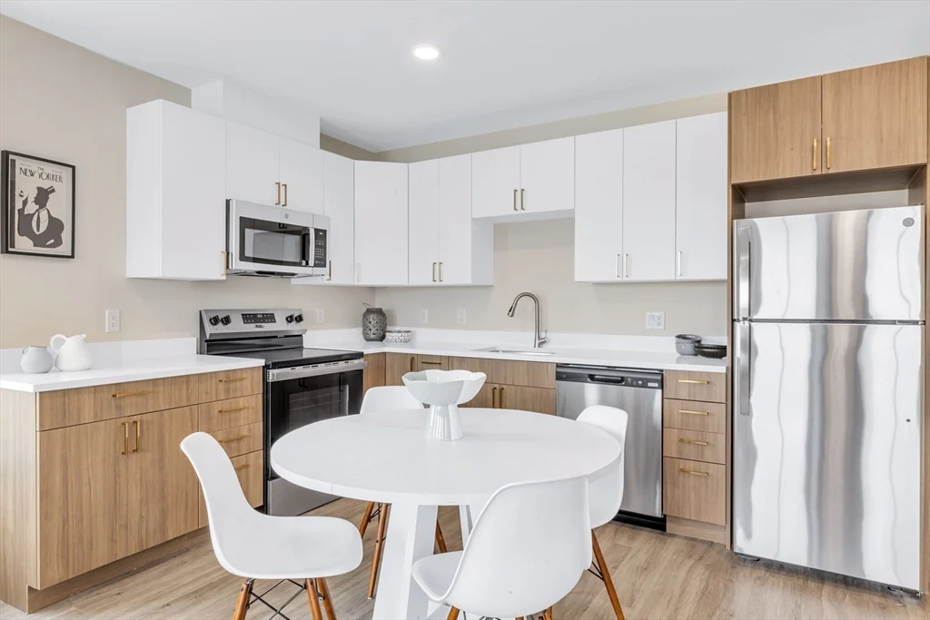 377 Cummins Highway, Roslindale