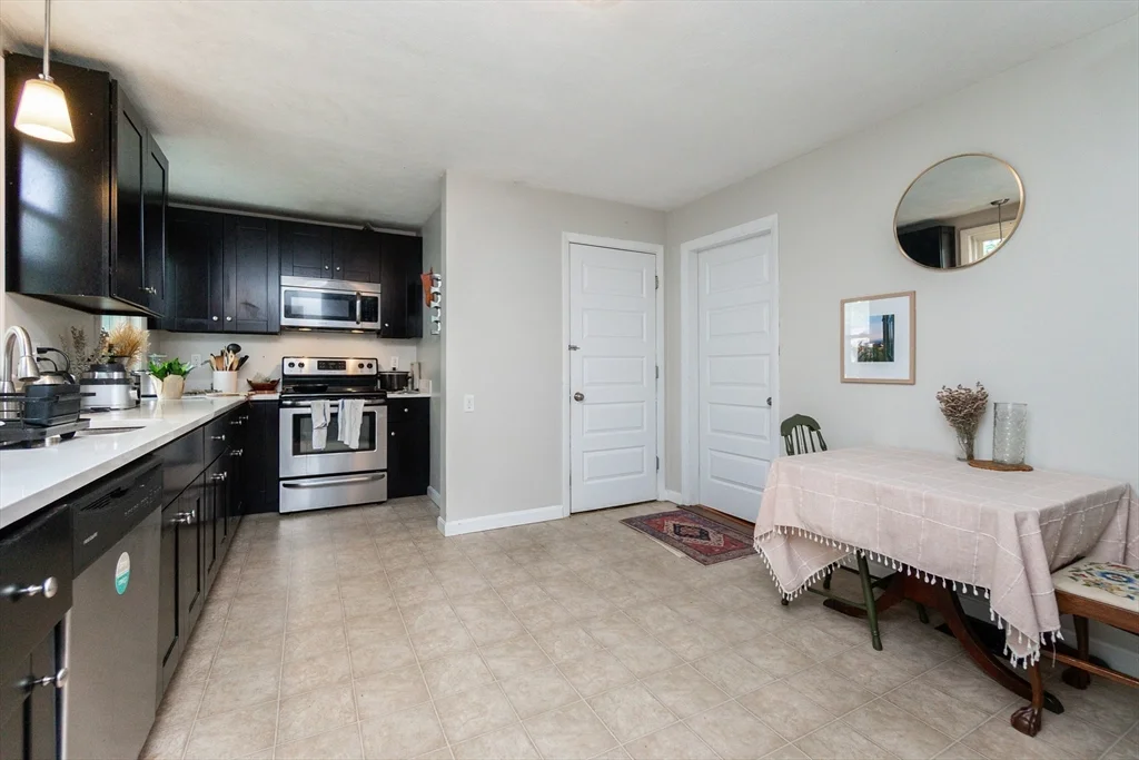 24 Aberdeen Rd, Powder House Square