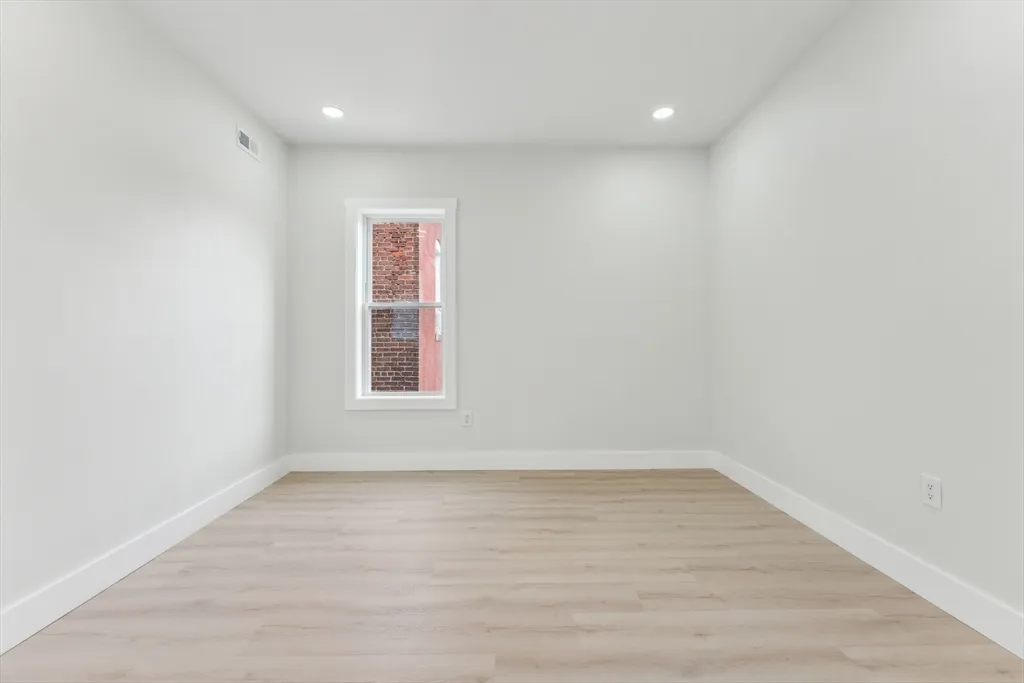 47 Brackett St, Oak Square