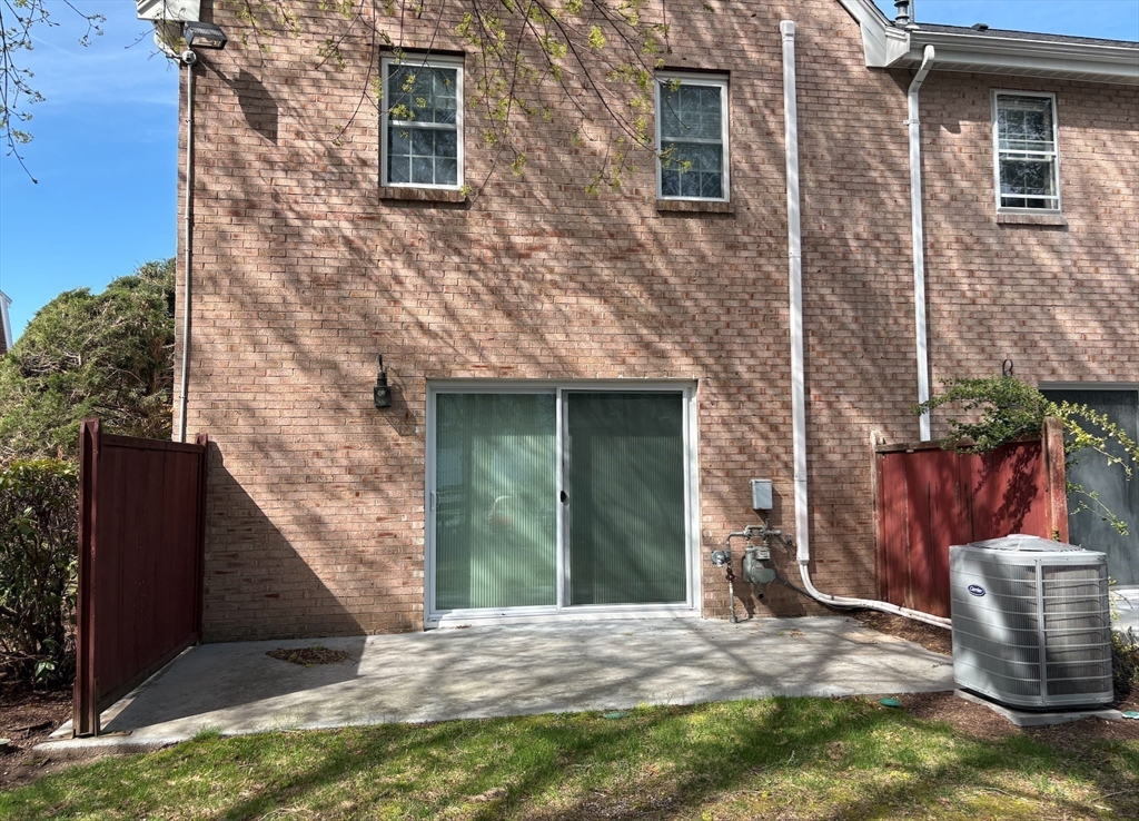 72 Ethyl Way, Stoughton