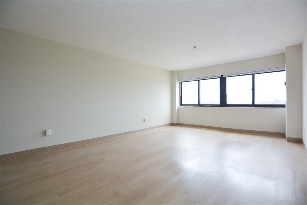 95 Audubon Rd, Wakefield