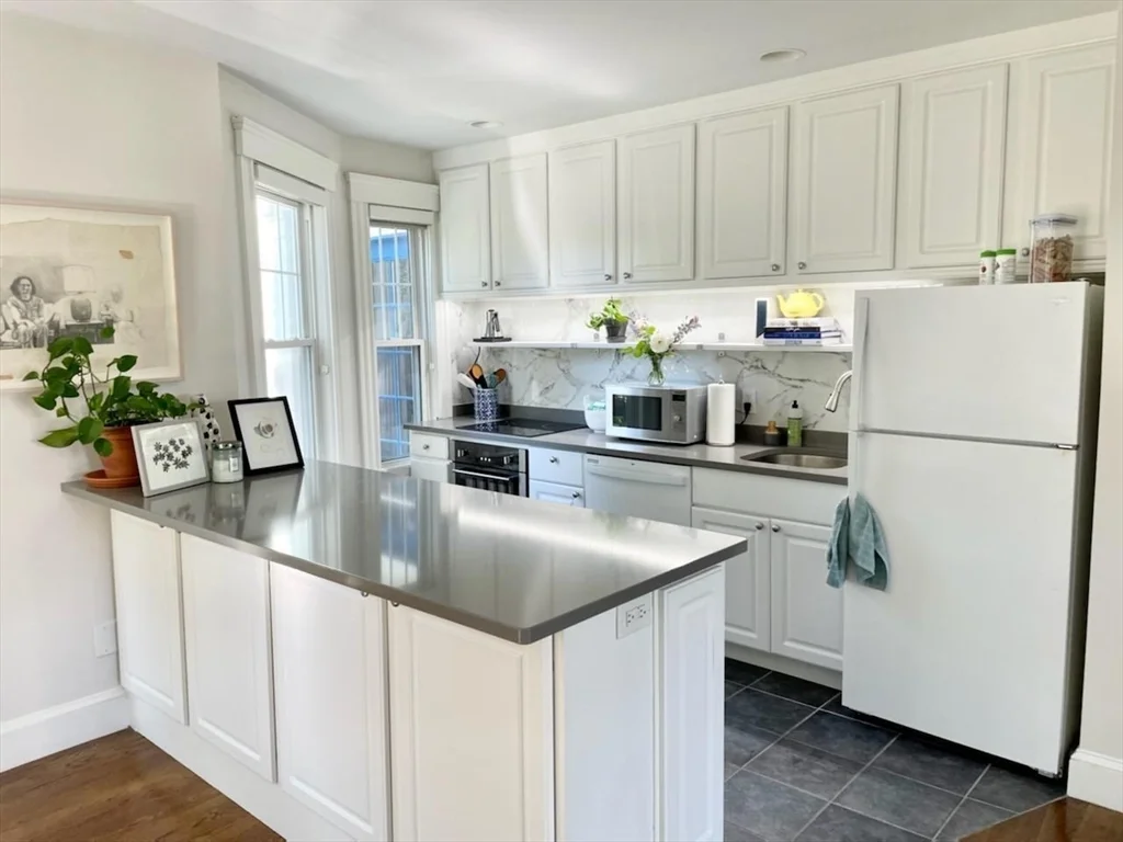 11 W Elm Ave, Quincy