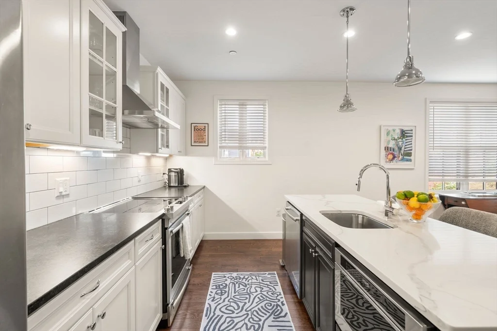 213 E Eagle St, East Boston