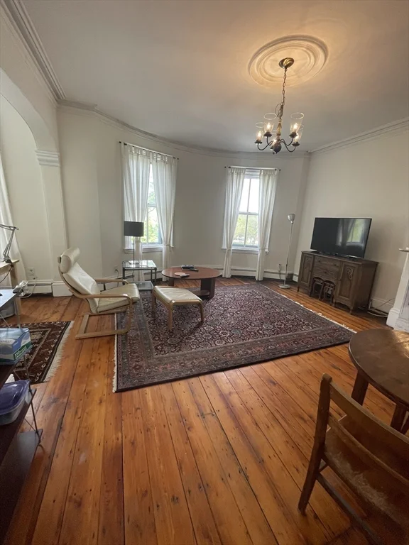 811 E Broadway, South Boston