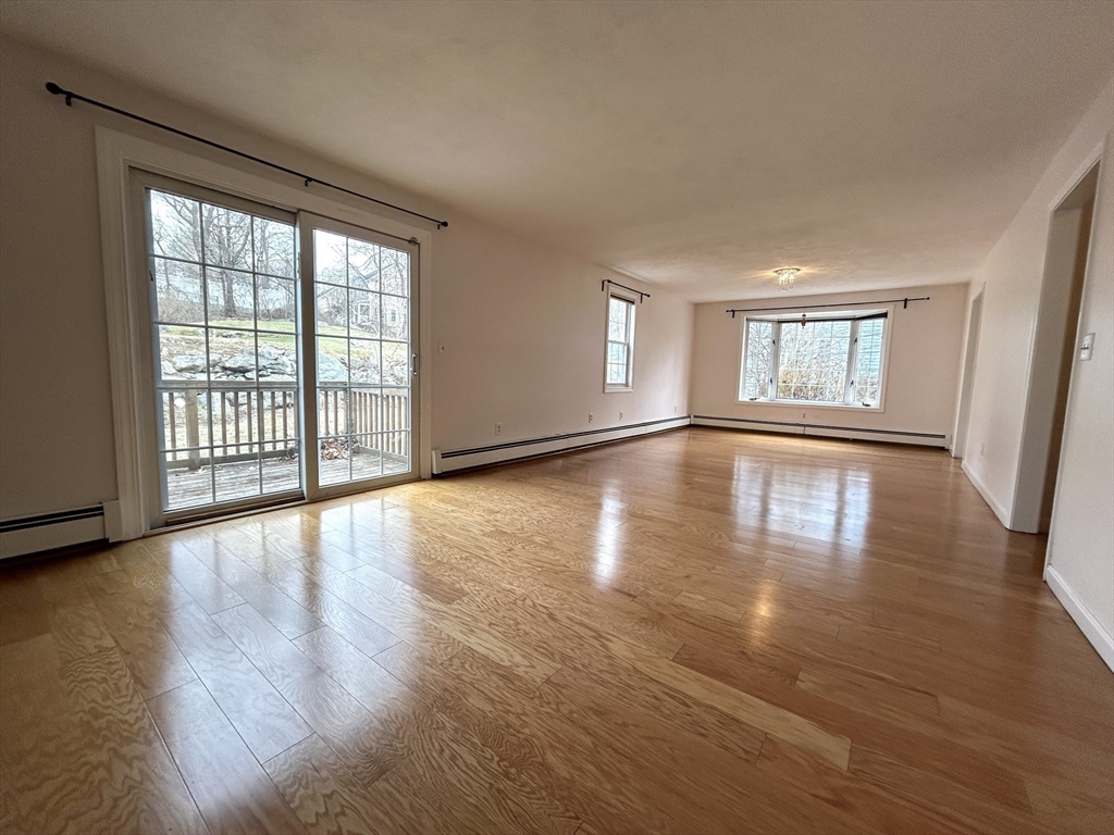 12 Homeward Ln, Natick