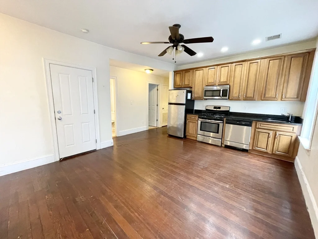 178 Hillside St, Mission Hill