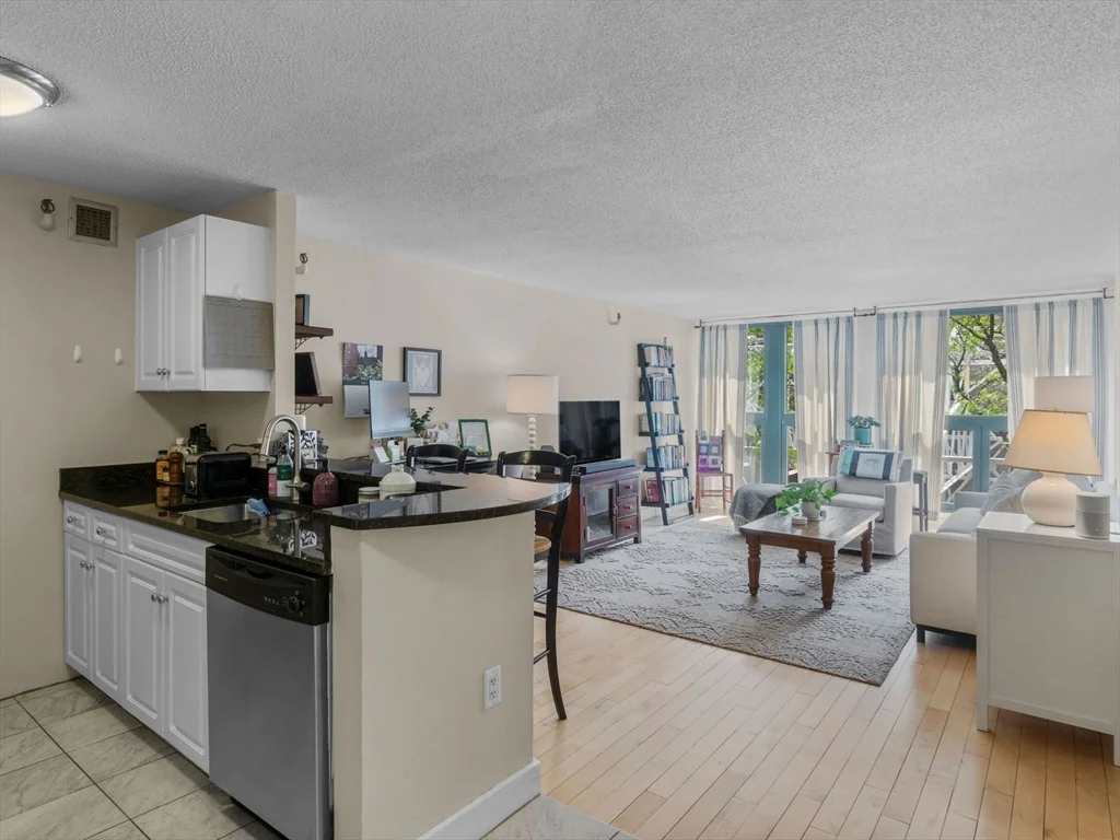 42 8th St, Charlestown