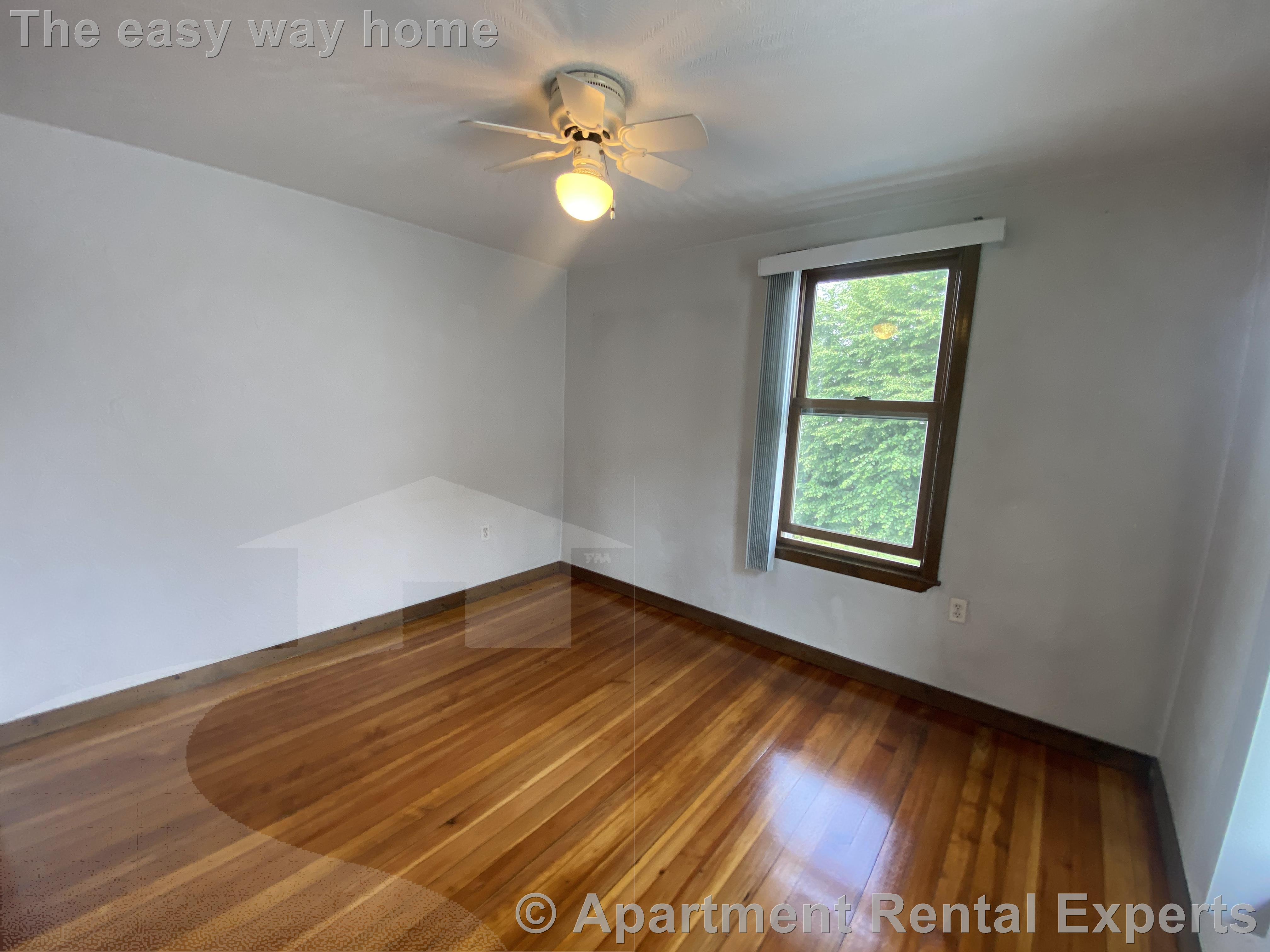 124 Willis Ave, Tufts