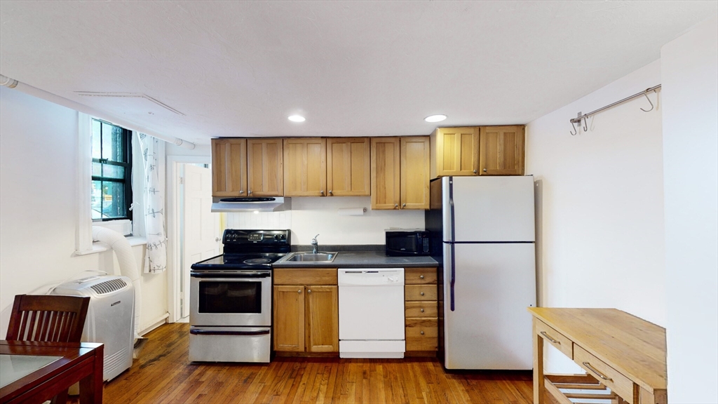 137 Peterborough St, Fenway