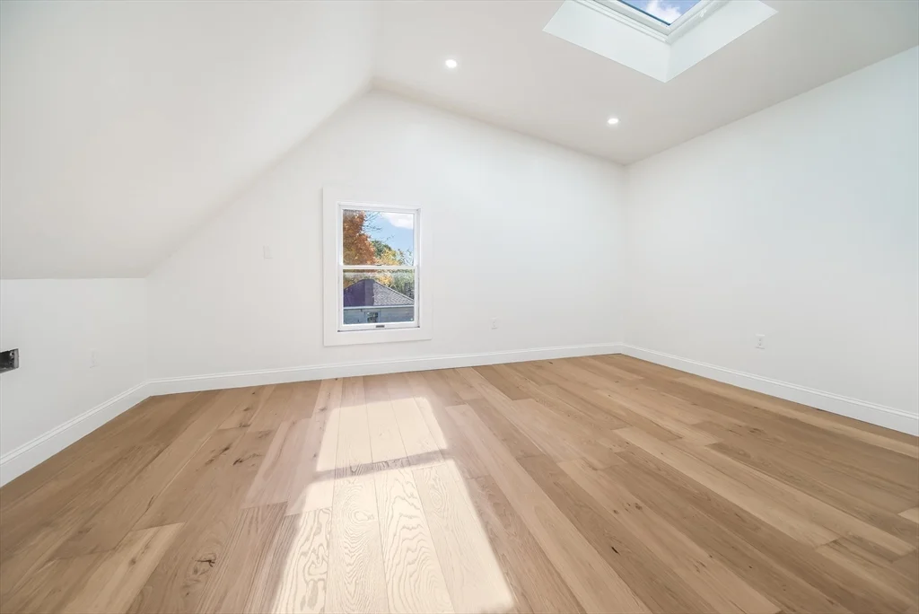 11 Knollin St, Malden