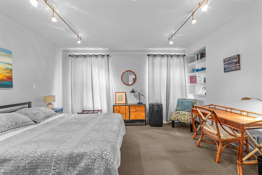 49 Charles St, Beacon Hill