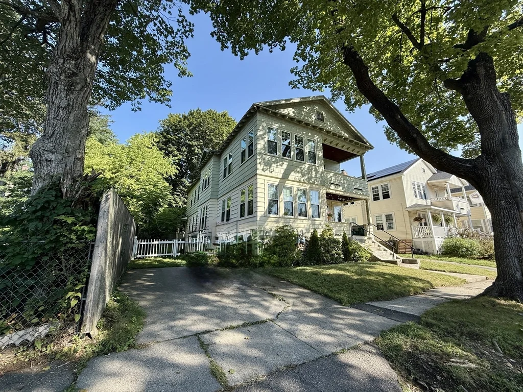 9 Underwood St, West Side