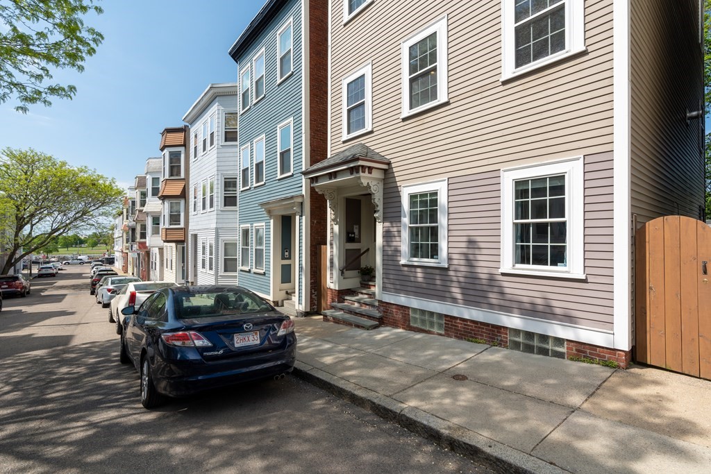 55 Gates St, South Boston