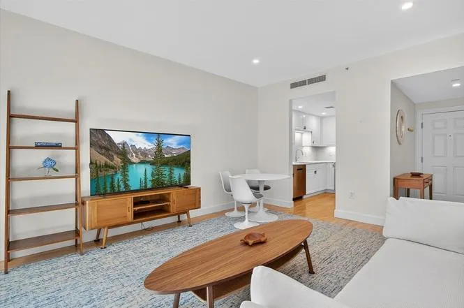 10 Bowdoin St, Downtown