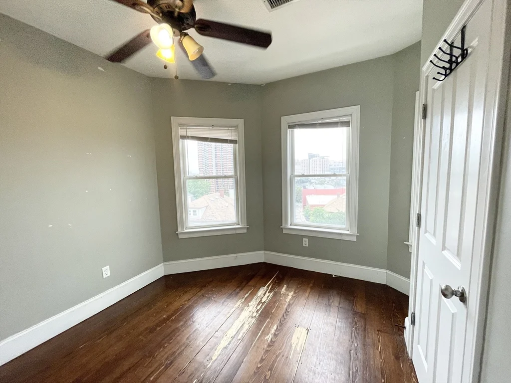 178 Hillside St, Mission Hill