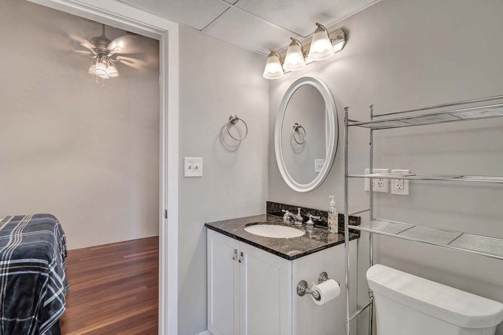 43 Charlton, Everett