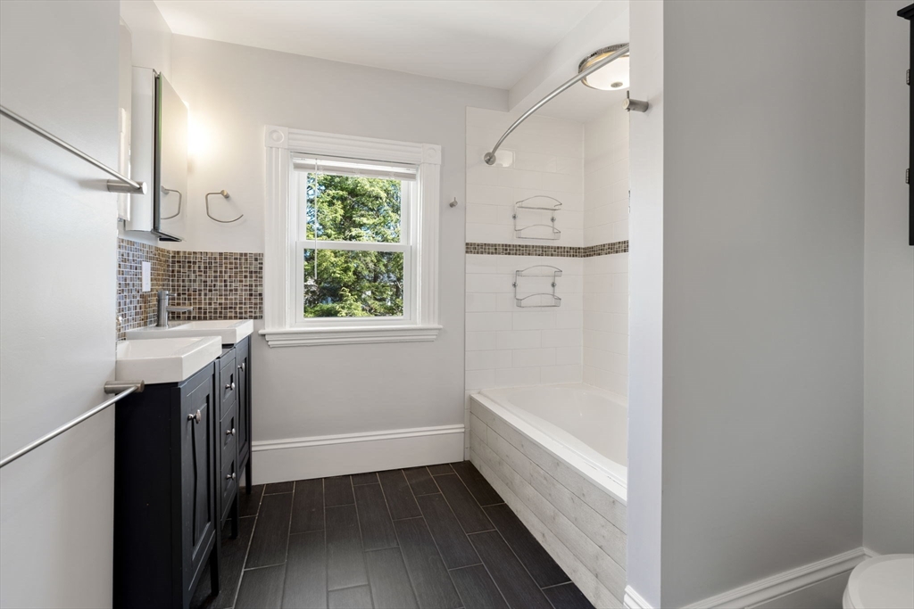 3 Clifford Ave, Beverly