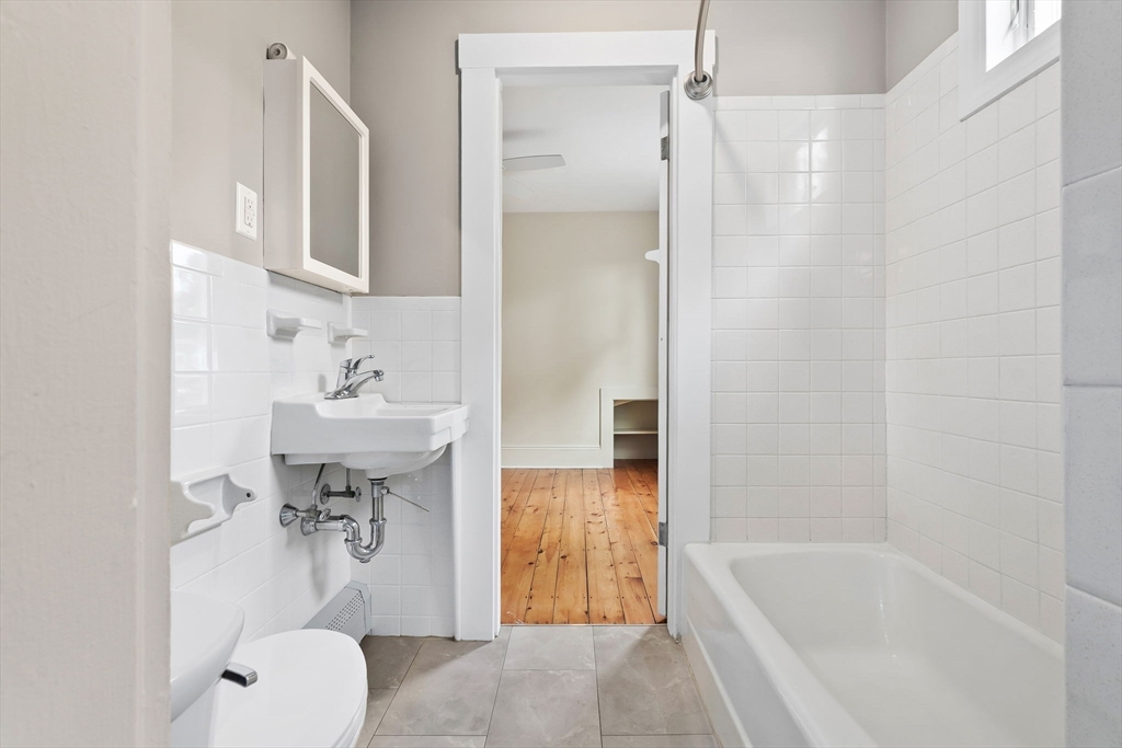 17 Lothrop St, Beverly Cove